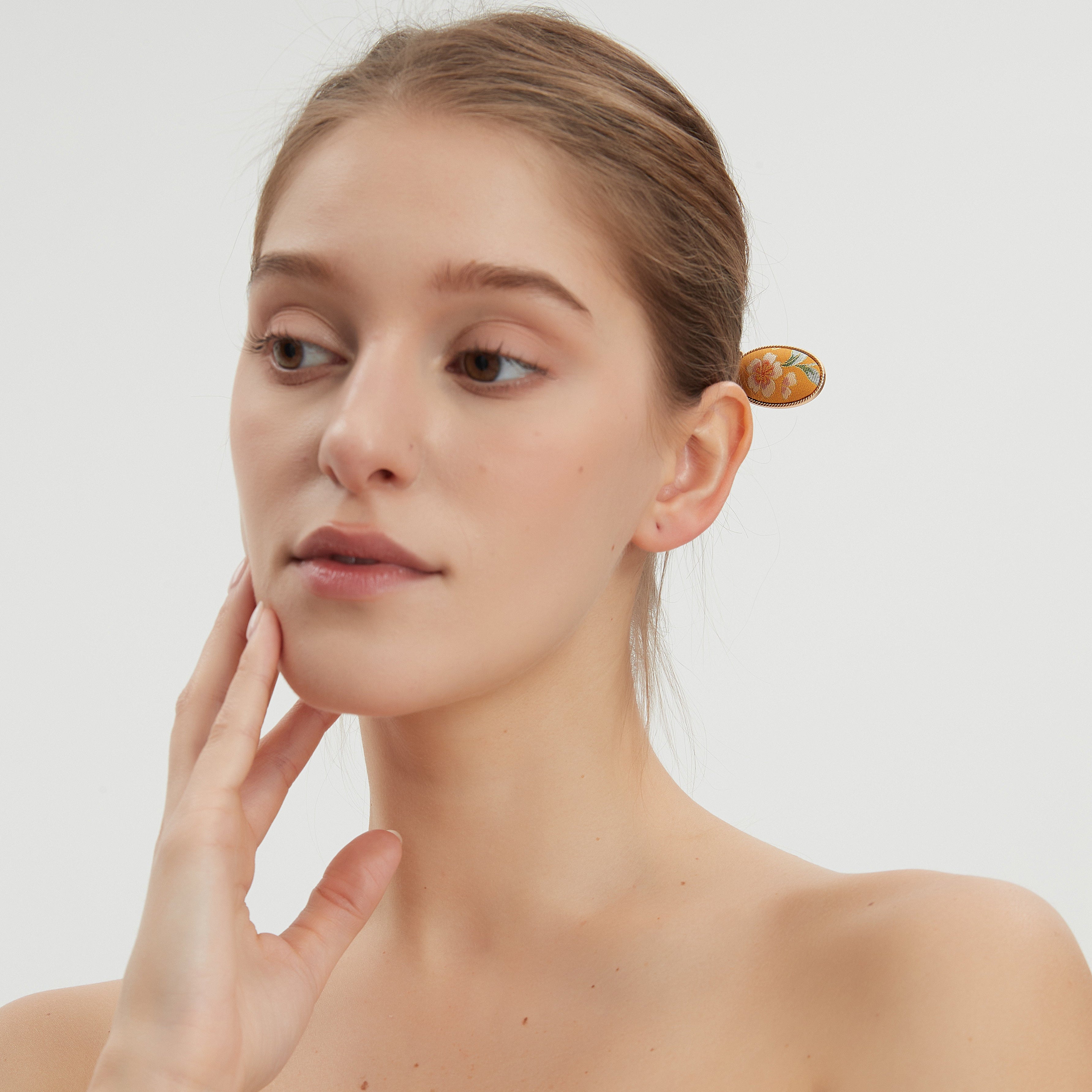 Oval Hairpin Song Brocade Butterfly-and-Flower Pattern • 18K Gold Plated