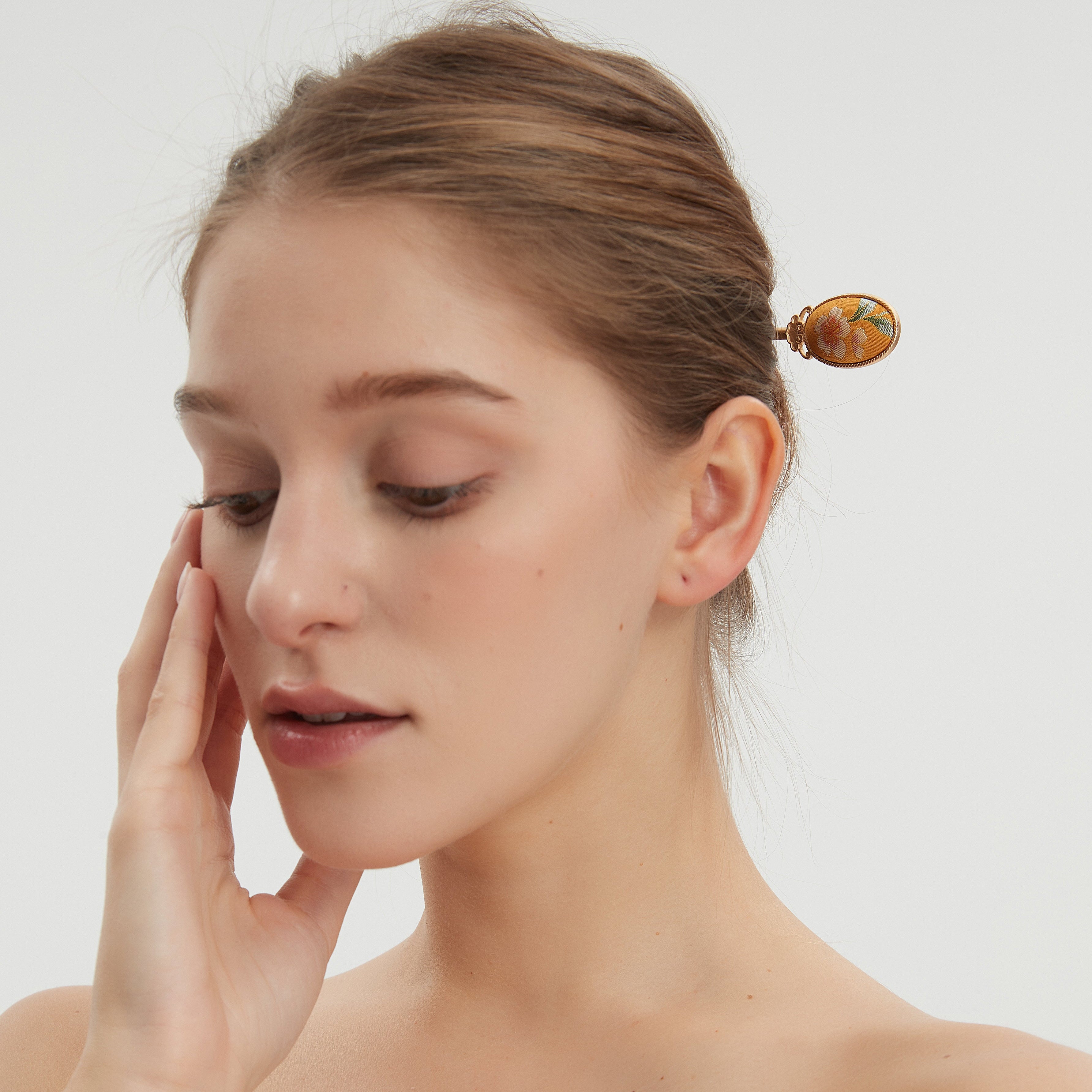 Oval Hairpin Song Brocade Butterfly-and-Flower Pattern • 18K Gold Plated